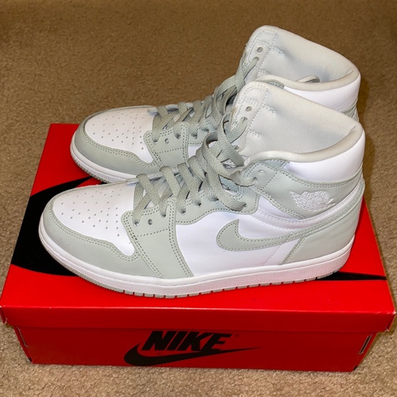 Nike Air Jordan 1 High OG Women’s - Picture 1 of 8